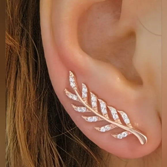 Unbranded Jewelry - Gold Tone & Crystal Leaf Earrings